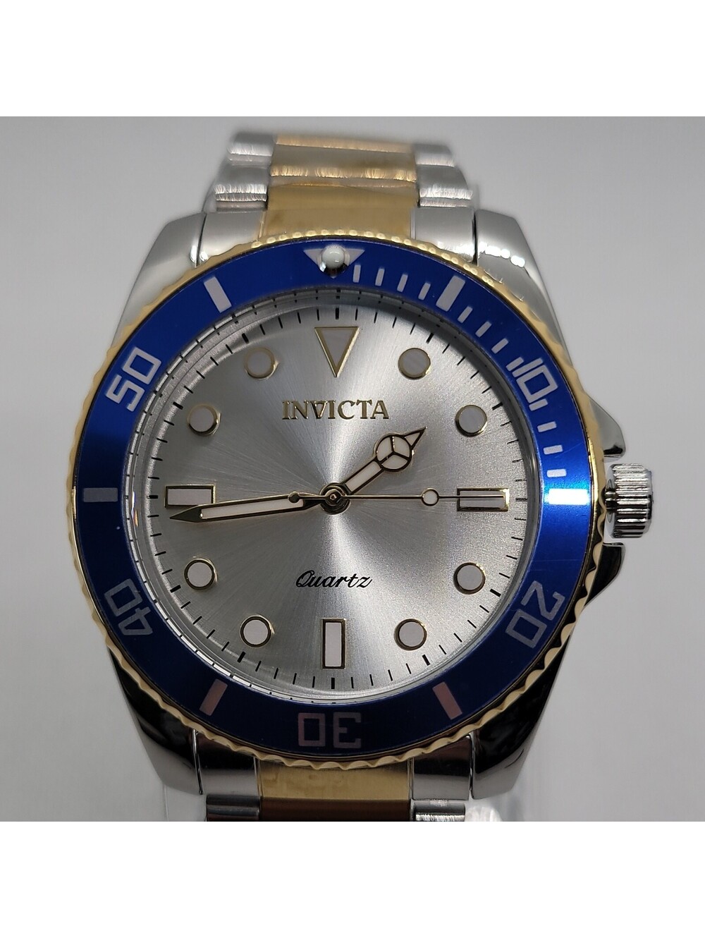 216 invicta diver quartz 42mm silver gold metal bracelet blue gold accents